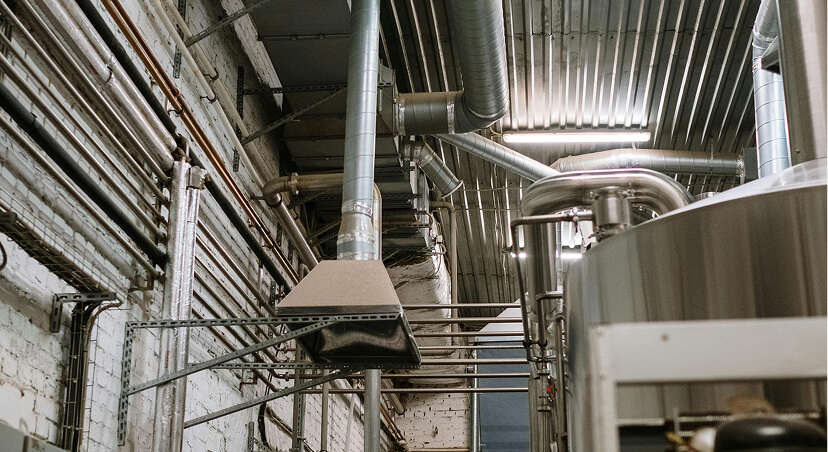 配管や架台、鉄階段の補修にも